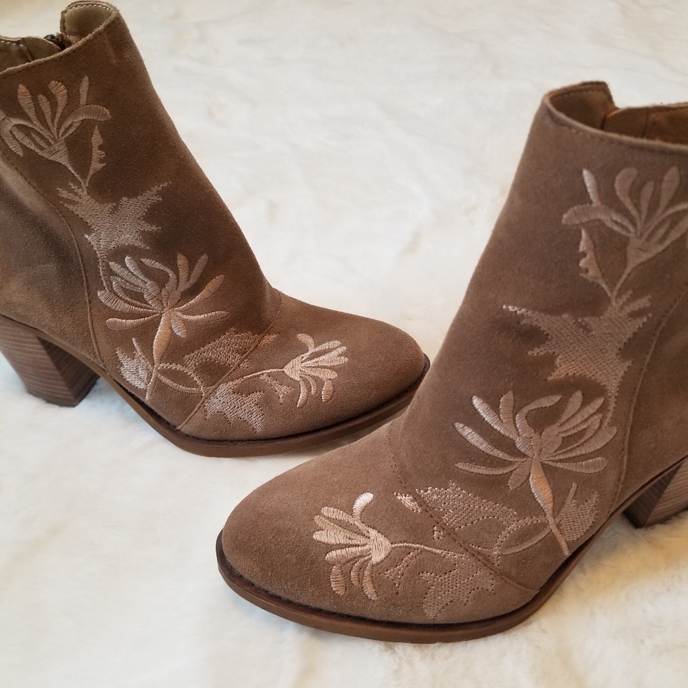 Lucky Brand tan embroidered booties